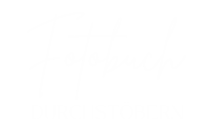 Ein Schriftzug mit dem Text Fotobuch Durchstöbern